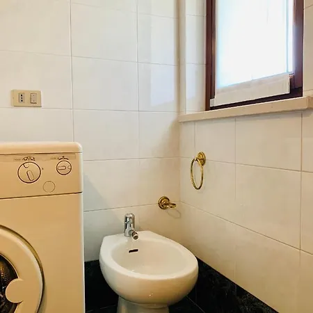Lello Apartment - Gardacase Net *